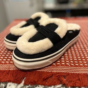 Vans Sherpa lined slip ons